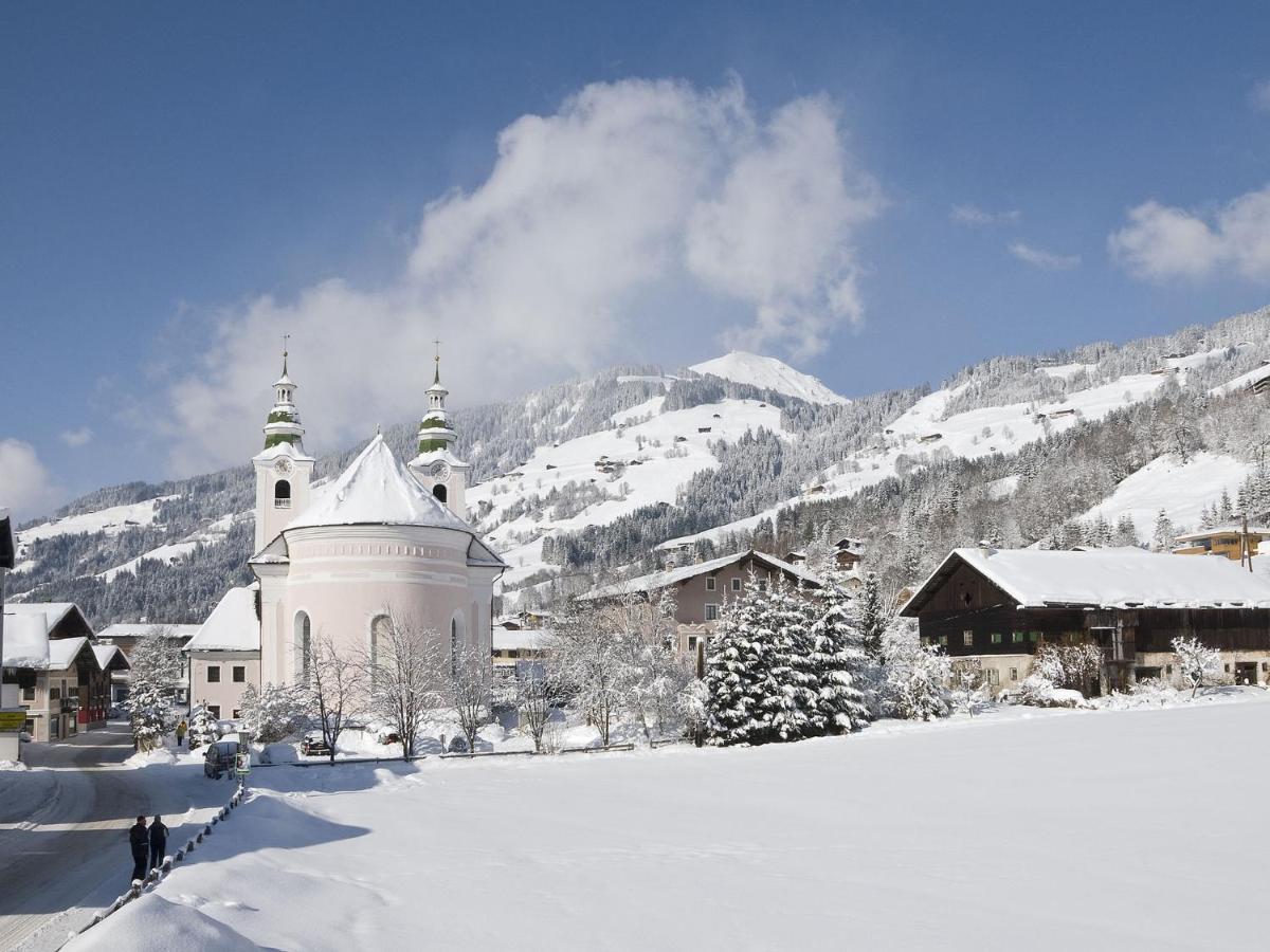 Luxurious Holiday Home With Terrace In Tyrol 브릭센임탈 외부 사진